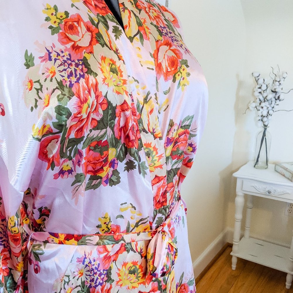 ~*Silky Light Pink Floral Robe - One Size*~ - Picture 5 of 8